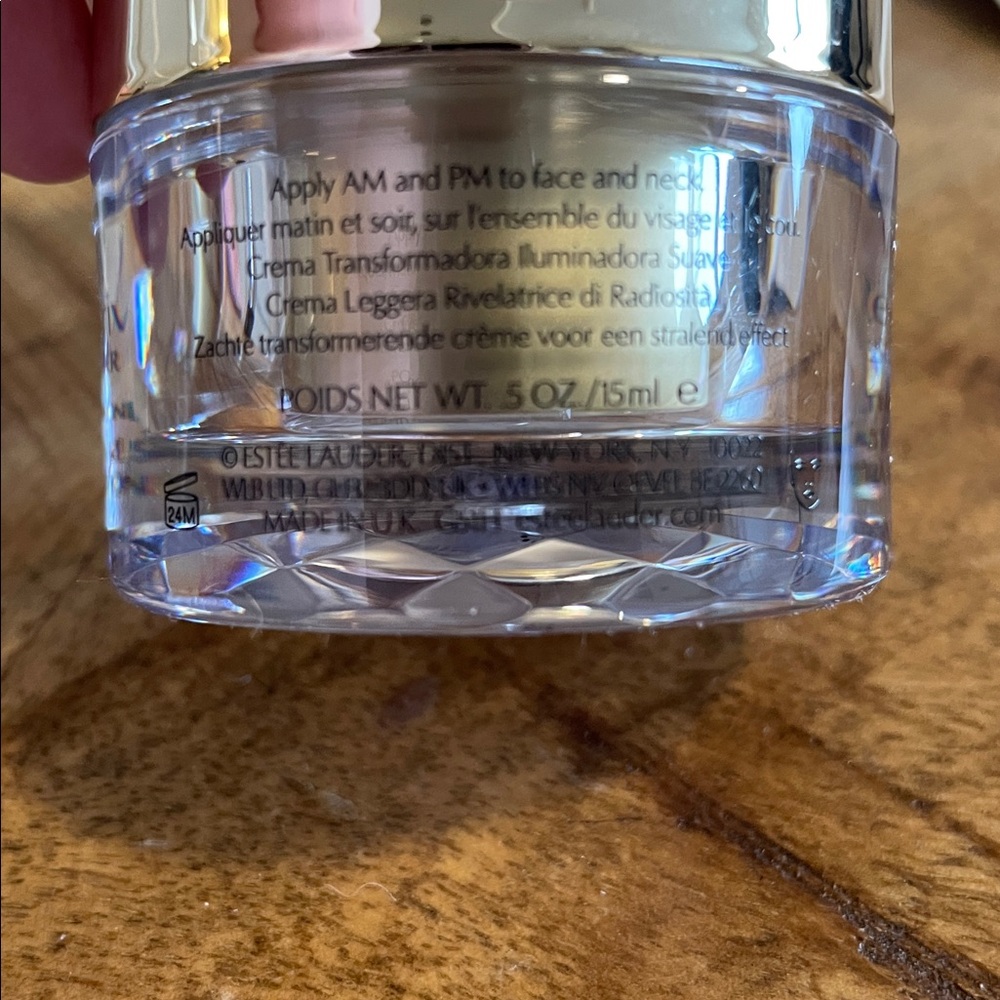 Estee Lauder Re-Nutriv Ultimate Diamond Cream AND Intensive Smoothing Hand Creme - Picture 3 of 6